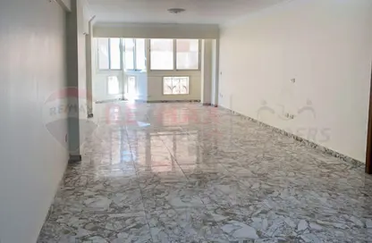 Apartment - 3 Bedrooms - 2 Bathrooms for rent in El Riada School St. - Smouha - Hay Sharq - Alexandria