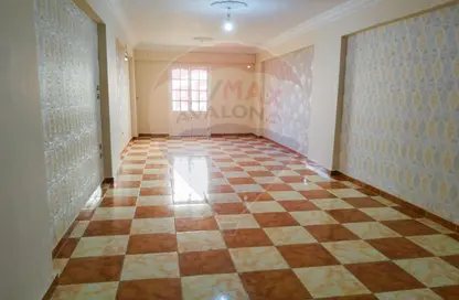 Apartment - 3 Bedrooms - 1 Bathroom for sale in Mahmoud Al Essawy St. - Sidi Beshr - Hay Awal El Montazah - Alexandria