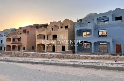 Villa - 7 Bedrooms - 4 Bathrooms for sale in Golden Gates - Al Hadaba Al Wosta - Mokattam - Cairo