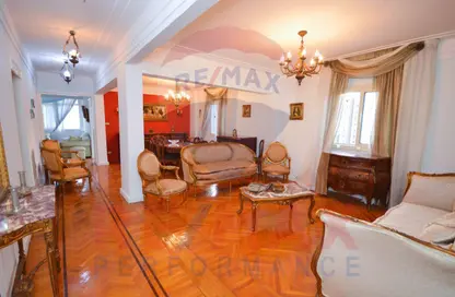 Apartment - 2 Bedrooms - 2 Bathrooms for sale in Shakir Al Khayat St. - Glim - Hay Sharq - Alexandria