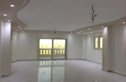 Clinic - Studio - 3 Bathrooms for sale in 5th District - Obour City - Qalyubia