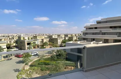 Apartment - 2 Bedrooms - 2 Bathrooms for sale in One Golden Square Mall - The 5th Settlement - New Cairo City - Cairo