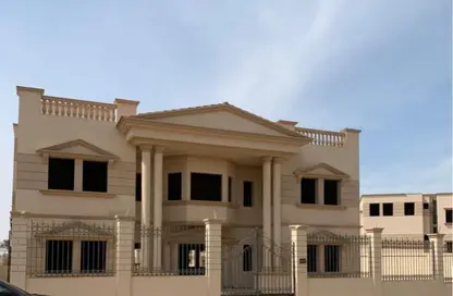 Villa - 4 Bedrooms - 6 Bathrooms for sale in Royal City - Sheikh Zayed Compounds - Sheikh Zayed City - Giza