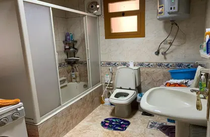 Apartment - 3 Bedrooms - 2 Bathrooms for sale in Saeed Zakaria St. - Al Sefarat District - Nasr City - Cairo