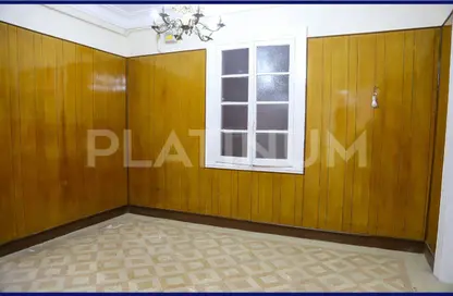 Apartment - 4 Bedrooms - 2 Bathrooms for sale in Omar Lotfy St. - Sporting - Hay Sharq - Alexandria