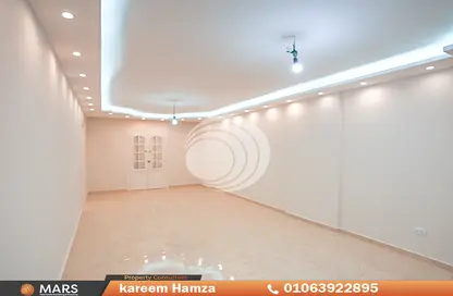 Apartment - 3 Bedrooms - 1 Bathroom for rent in Al Nasr St. - Smouha - Hay Sharq - Alexandria