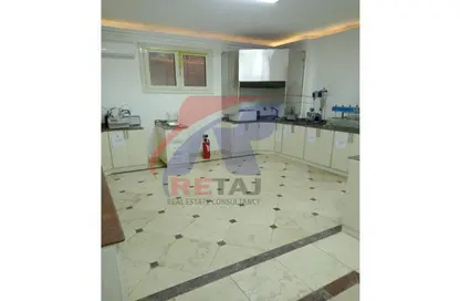 Apartment - 5 Bedrooms - 2 Bathrooms for sale in Ahmed Al Zomor St. - 8th Zone - Nasr City - Cairo