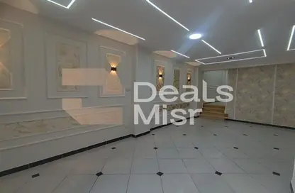 Apartment - 3 Bedrooms - 1 Bathroom for sale in Mahmoud Al Essawy St. - Miami - Hay Awal El Montazah - Alexandria