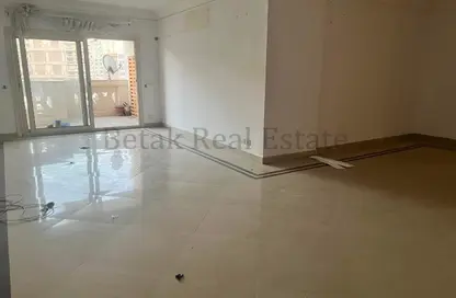 Apartment - 3 Bedrooms - 2 Bathrooms for rent in Albert Al Awal St. - Smouha - Hay Sharq - Alexandria