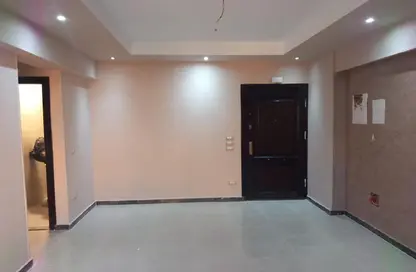 Apartment - 3 Bedrooms - 2 Bathrooms for rent in South Lotus - El Lotus - New Cairo City - Cairo