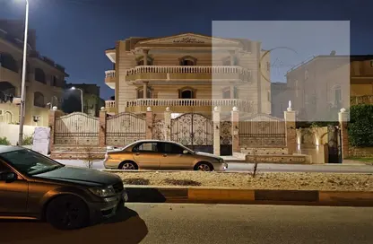 Villa - 5 Bedrooms - 4 Bathrooms for sale in Doctor Samira Moussa St. - 5th District - Obour City - Qalyubia