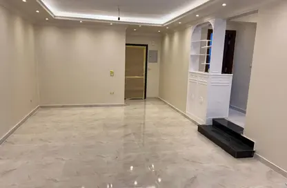 Apartment - 3 Bedrooms - 2 Bathrooms for sale in Dr Hassan Al Sherif St. - 8th Zone - Nasr City - Cairo