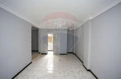 Apartment - 2 Bedrooms - 1 Bathroom for sale in Street 45 - Adh Dheraa Al Bahri ـ - Hay Al Amereyah - Alexandria