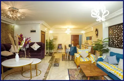 Apartment - 3 Bedrooms - 1 Bathroom for sale in Ismail Al Habrouk St. - Glim - Hay Sharq - Alexandria