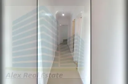 Apartment - 3 Bedrooms - 1 Bathroom for rent in Omar Lotfy St. - Sporting - Hay Sharq - Alexandria