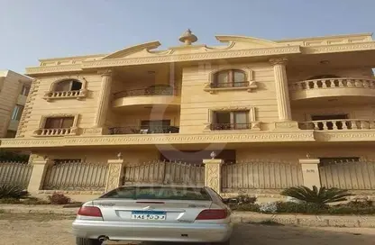 Roof - 3 Bedrooms - 1 Bathroom for sale in Doctor Yassin Abdel Ghaffar St. - Area C - Ganoob El Acadimia - New Cairo City - Cairo