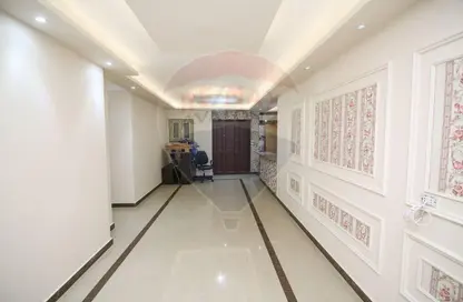 Apartment - 3 Bedrooms - 1 Bathroom for sale in Al Geish Road - Camp Chezar - Hay Wasat - Alexandria