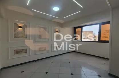 Apartment - 3 Bedrooms - 1 Bathroom for sale in Mahmoud Al Essawy St. - Miami - Hay Awal El Montazah - Alexandria