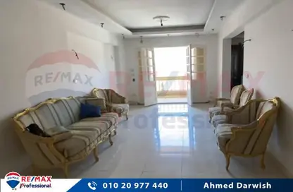 Apartment - 5 Bedrooms - 3 Bathrooms for sale in Amin Yehia St. - Zezenia - Hay Sharq - Alexandria