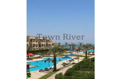 Chalet - 2 Bedrooms - 1 Bathroom for sale in Lasirena Palm Beach - Al Ain Al Sokhna - Suez