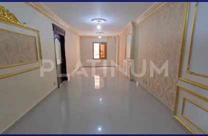 Apartment - 3 Bedrooms - 2 Bathrooms for rent in Noterdam St. - Glim - Hay Sharq - Alexandria