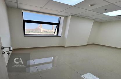 Clinic - Studio - 1 Bathroom for rent in Ganoob El Acadimia - New Cairo City - Cairo