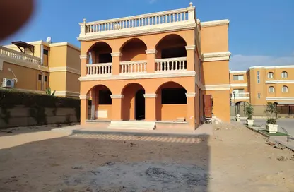 Villa - 5 Bedrooms - 4 Bathrooms for sale in Stella Location - El Shorouk Compounds - Shorouk City - Cairo