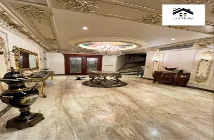 Villa - 6 Bedrooms - 7 Bathrooms for sale in Royal City - Sheikh Zayed Compounds - Sheikh Zayed City - Giza