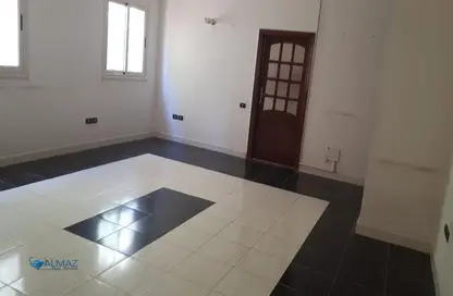 Apartment - 2 Bedrooms - 2 Bathrooms for rent in Qonsoa Al Ghoury St. - The 1st Settlement - New Cairo City - Cairo