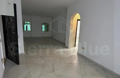 Apartment - 4 Bedrooms - 2 Bathrooms for rent in Ganoob El Acadimia - New Cairo City - Cairo