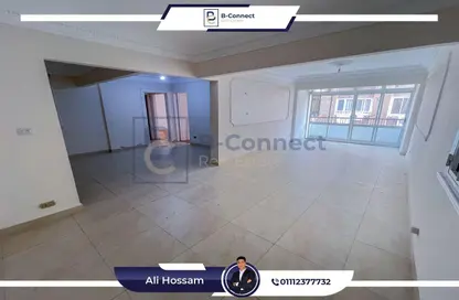 Apartment - 2 Bedrooms - 1 Bathroom for rent in Khaleel Al Khayat Basha St. - Kafr Abdo - Roushdy - Hay Sharq - Alexandria