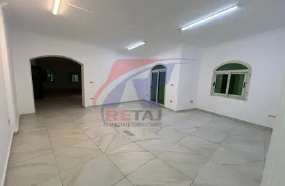 Apartment - 4 Bedrooms - 2 Bathrooms for rent in Area F - Ganoob El Acadimia - New Cairo City - Cairo