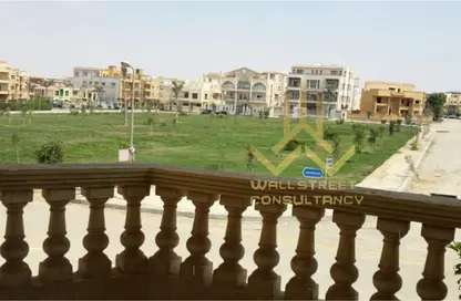 Apartment - 2 Bedrooms - 2 Bathrooms for sale in Al Shaimaa St. - Area F - Ganoob El Acadimia - New Cairo City - Cairo