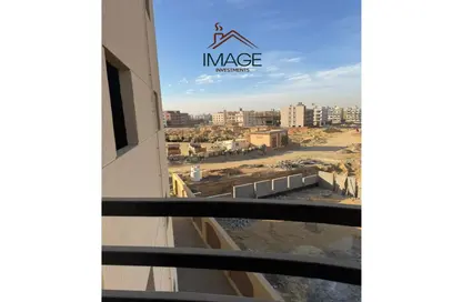 Apartment - 3 Bedrooms - 2 Bathrooms for sale in Bait Alwatan - The 5th Settlement - New Cairo City - Cairo