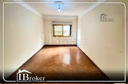 Apartment - 6 Bedrooms - 2 Bathrooms for rent in Abo Qir St. - Glim - Hay Sharq - Alexandria