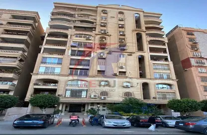 Apartment - 3 Bedrooms - 2 Bathrooms for sale in Ahmed Hassan St. - 10th Zone - Nasr City - Cairo