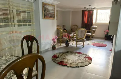 Apartment - 4 Bedrooms - 2 Bathrooms for sale in Ismail Zaki Ahmed St. - Bolkly - Hay Sharq - Alexandria