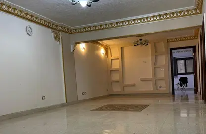 Apartment - 3 Bedrooms - 2 Bathrooms for sale in Helmy Abd Al Aty St. - 8th Zone - Nasr City - Cairo