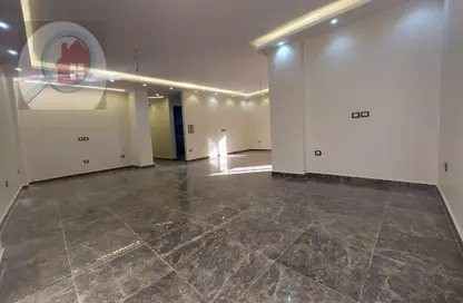 Apartment - 3 Bedrooms - 2 Bathrooms for sale in Samir Abdel Raouf St. - 8th Zone - Nasr City - Cairo