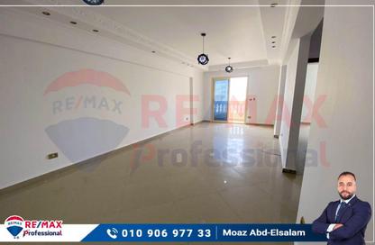 Apartment - 3 Bedrooms - 2 Bathrooms for sale in Al Geish Road - Glim - Hay Sharq - Alexandria