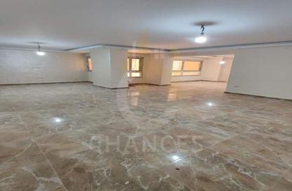 Apartment - 3 Bedrooms - 2 Bathrooms for sale in Cornish El Nile St. - Maadi - Hay El Maadi - Cairo