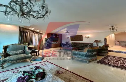 Apartment - 3 Bedrooms - 2 Bathrooms for sale in Mousa Ibn Naseer St. - Al Hadiqah Al Dawliyah - 7th District - Nasr City - Cairo