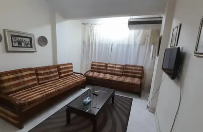 Apartment - 2 Bedrooms - 1 Bathroom for rent in Dr Mohammed Shahin St. - Al Agouza - Giza