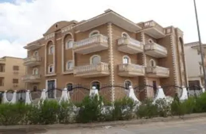 Roof - 3 Bedrooms - 2 Bathrooms for sale in 16th District - Sheikh Zayed City - Giza