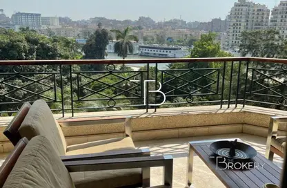 Apartment - 3 Bedrooms - 3 Bathrooms for sale in Zamalek - Cairo