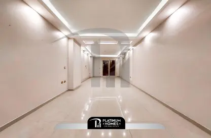 Apartment - 3 Bedrooms - 2 Bathrooms for sale in Al Geish Road - Glim - Hay Sharq - Alexandria