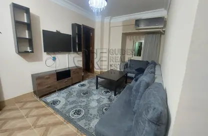 Apartment - 2 Bedrooms - 1 Bathroom for rent in Sayed Al Bakry St. - Zamalek - Cairo