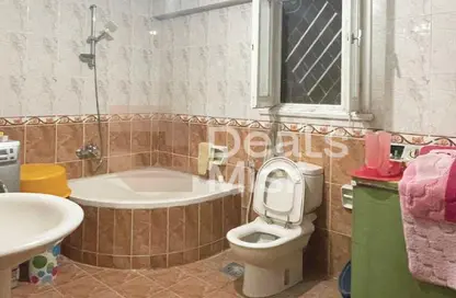 Apartment - 3 Bedrooms - 1 Bathroom for sale in Ibrahim Rady St. - Bolkly - Hay Sharq - Alexandria