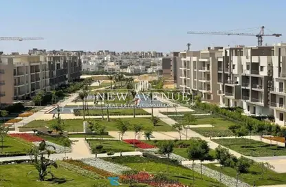 Apartment - 3 Bedrooms - 3 Bathrooms for sale in Moon Residences - Fifth Square - The 5th Settlement - New Cairo City - Cairo