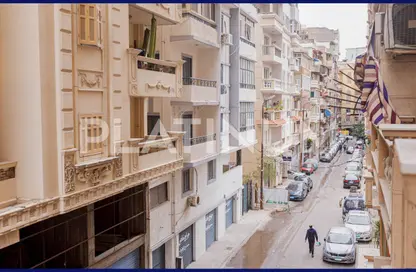 Apartment - 3 Bedrooms - 1 Bathroom for sale in Mostafa Abd Al Razek St. - Backus - Hay Sharq - Alexandria